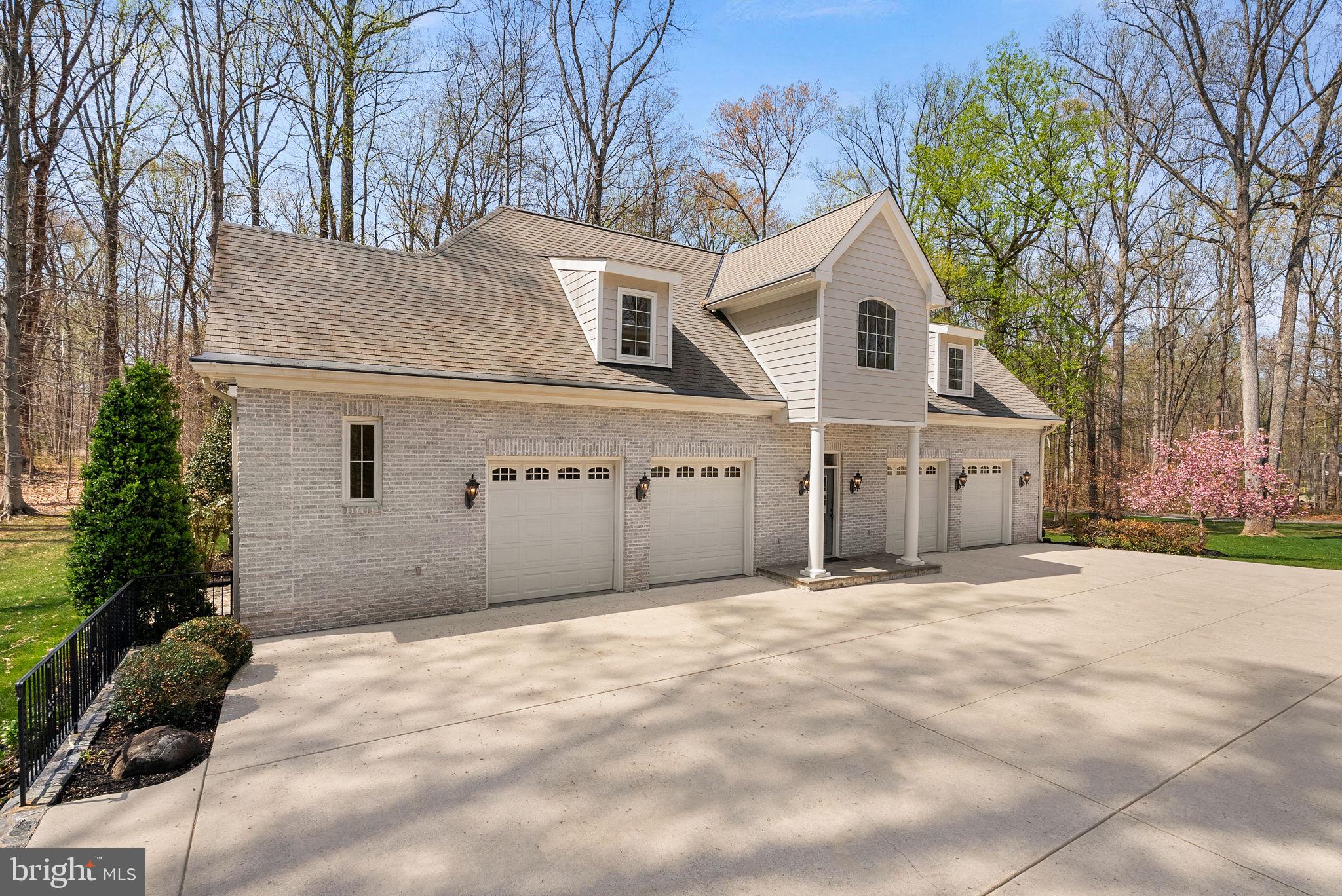 11913 Chapel Road Clifton, VA 20124 - Photo 5 of 124 Detached 4 car garage carriage house