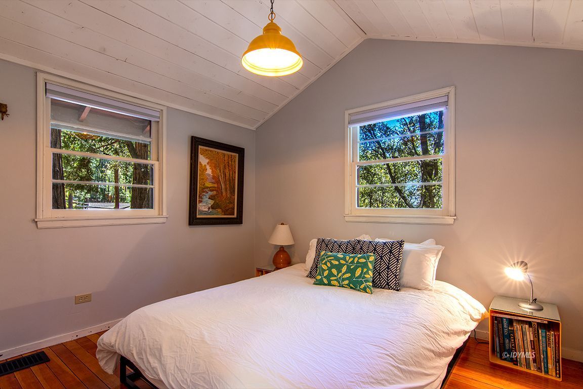 25670 Glen Road Idyllwild, CA 92549 - Photo 19 of 66 a bedroom with a bed and a window