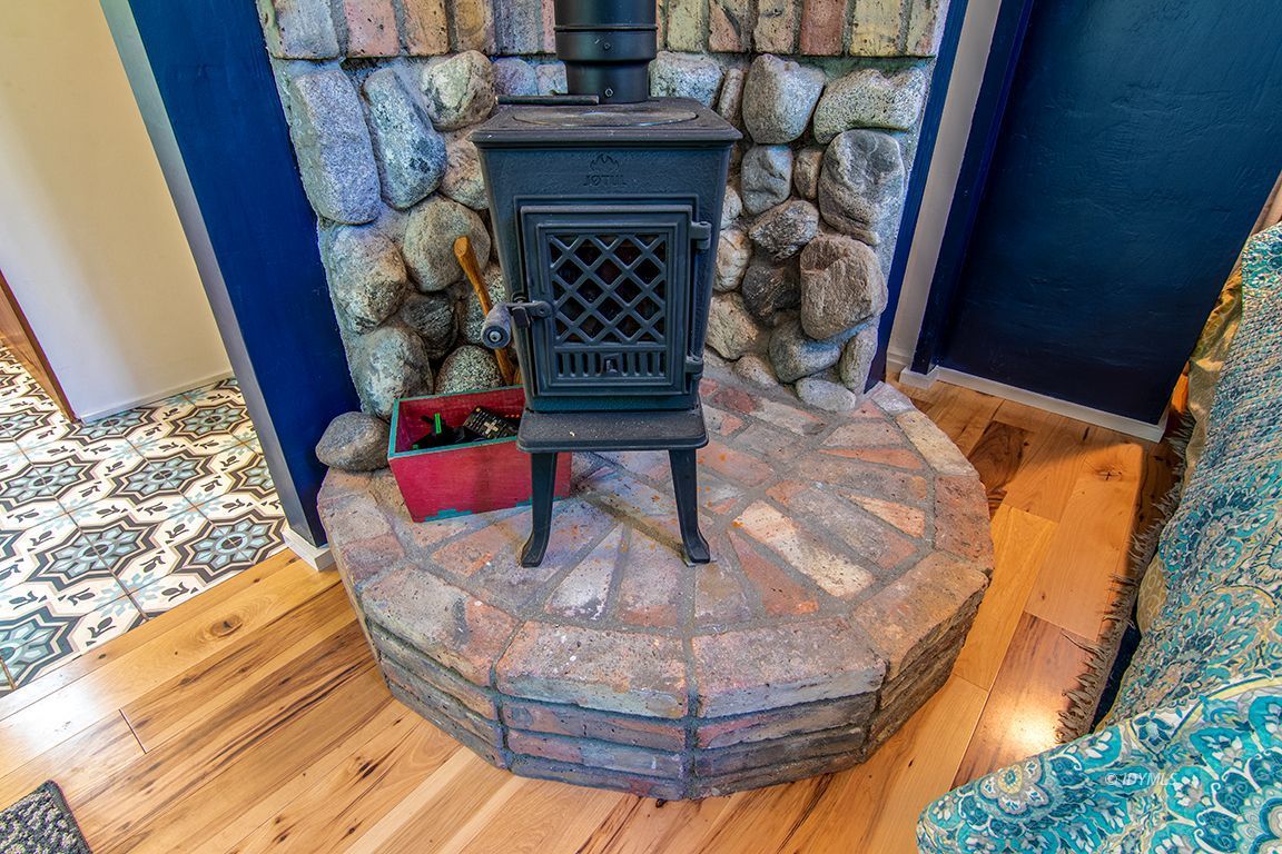 25670 Glen Road Idyllwild, CA 92549 - Photo 36 of 66 a view of living room with wooden floor