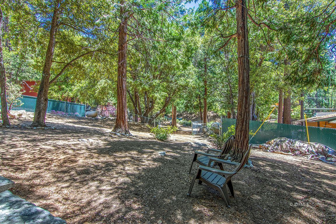 25670 Glen Road Idyllwild, CA 92549 - Photo 46 of 66 a backyard of a house with table and chairs