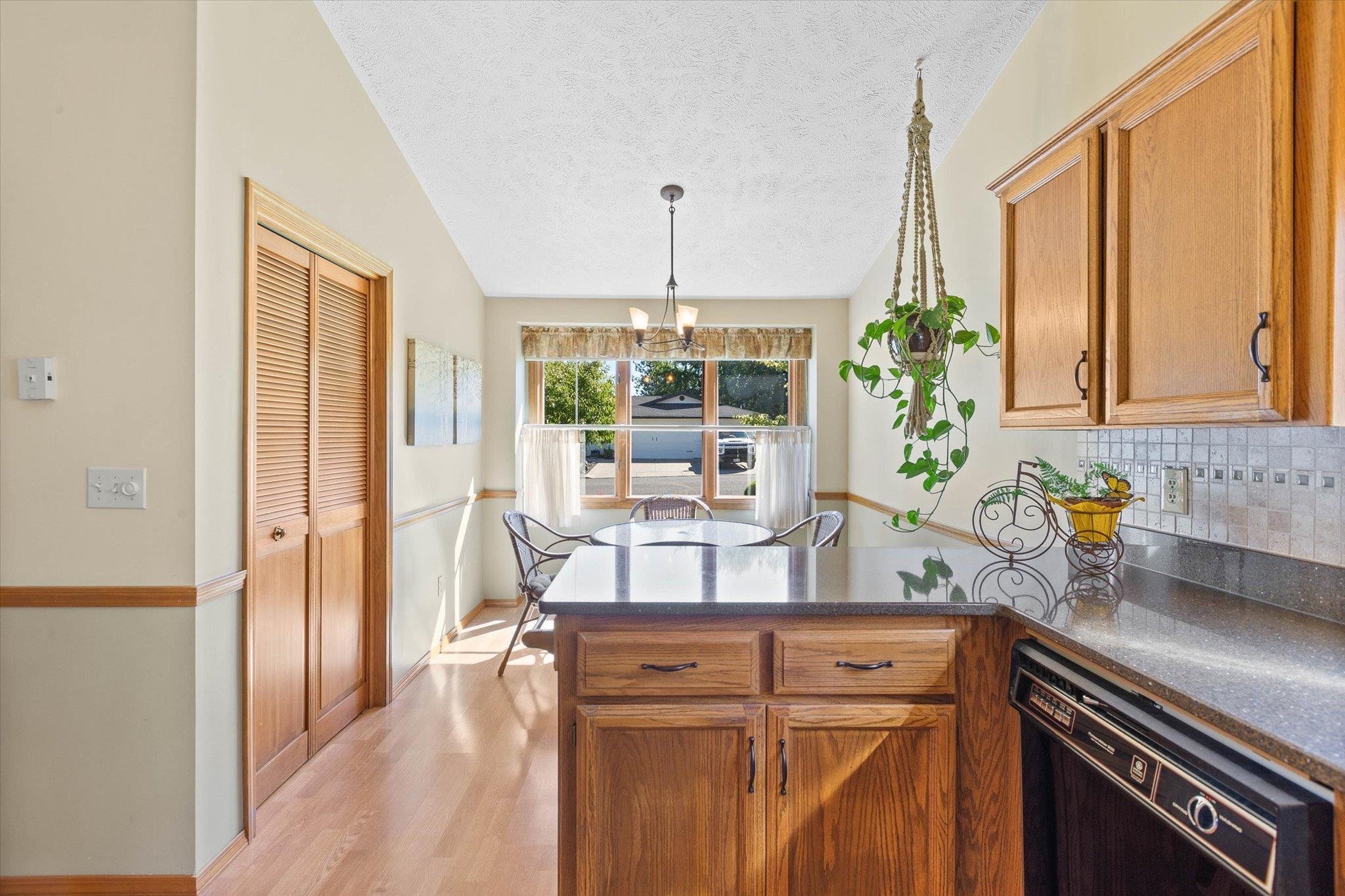 9703 North Ridgecrest Drive Spokane, WA 99208 - Photo 12 of 36 Gallery Image 12