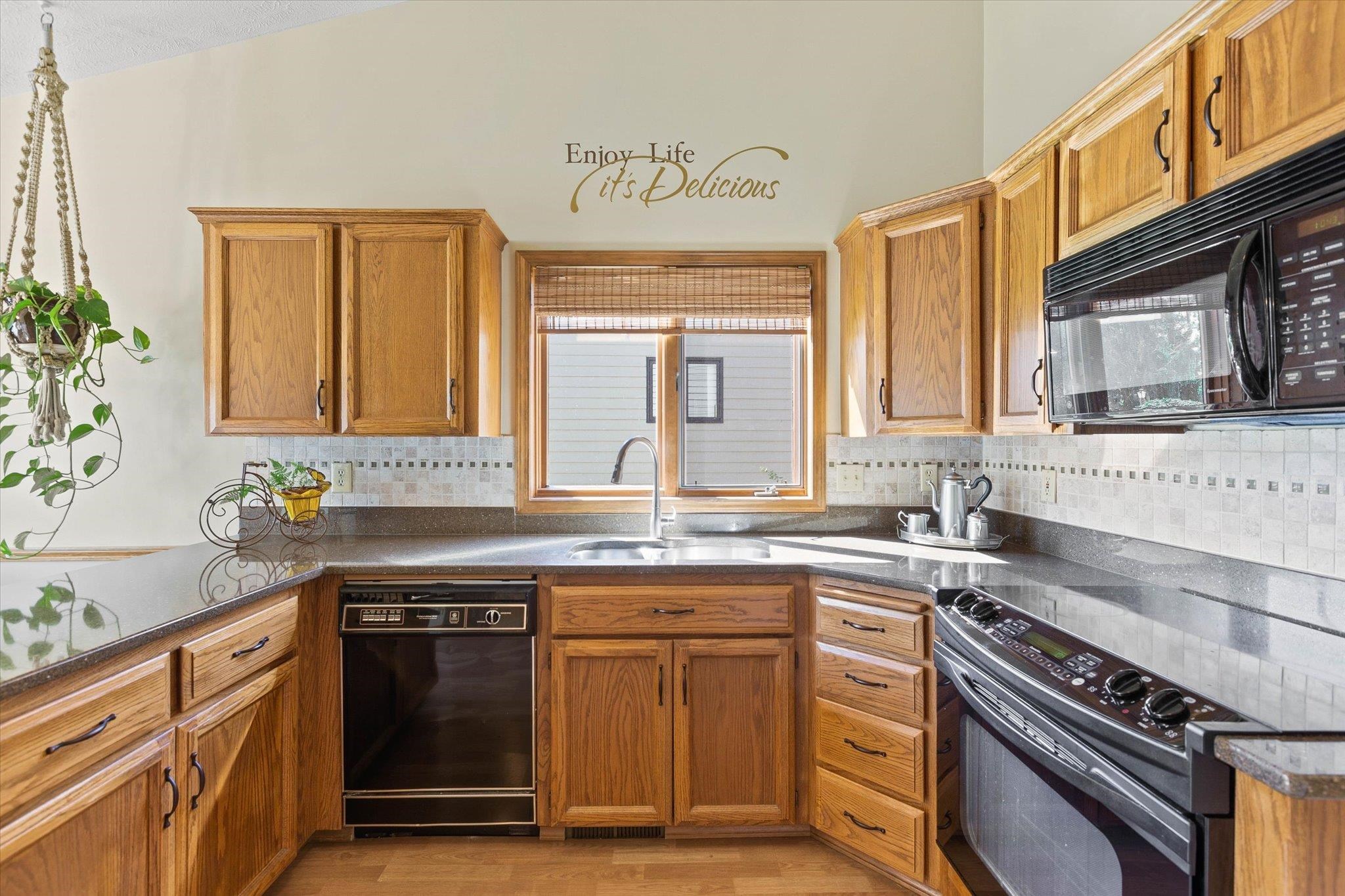 9703 North Ridgecrest Drive Spokane, WA 99208 - Photo 9 of 36 Gallery Image 9