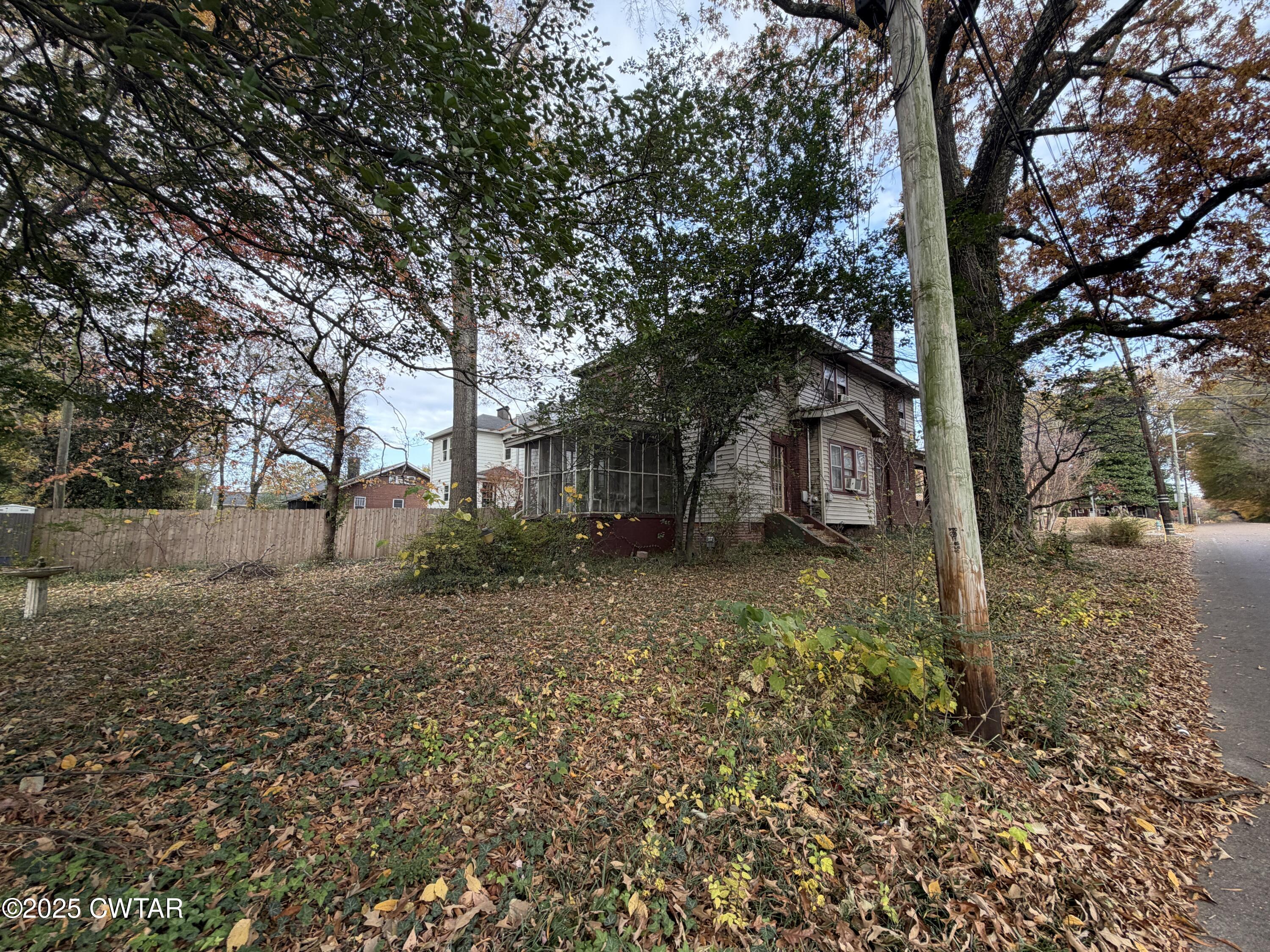 400 West Grand Street Jackson, TN 38301 - Photo 13 of 13 a view of a house with a yard