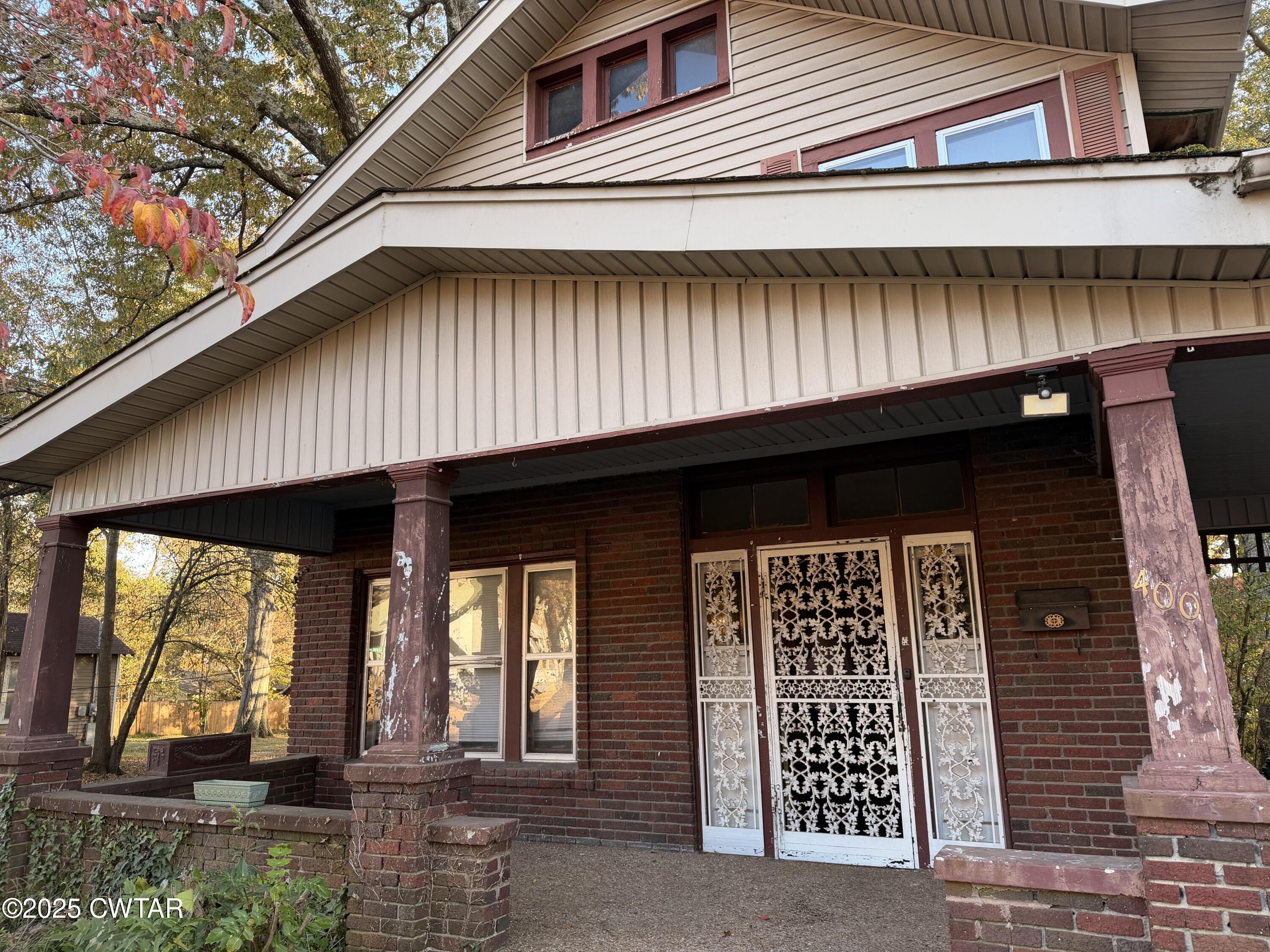 400 West Grand Street Jackson, TN 38301 - Photo 2 of 13 a front view of a house with a lots of windows