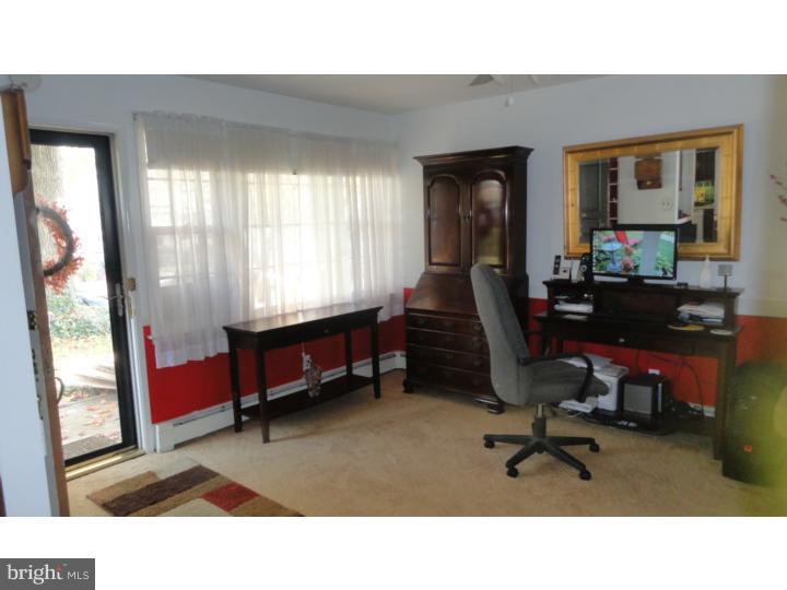 9240 Andover Road Philadelphia, PA 19114 - Photo 2 of 15 Family Room