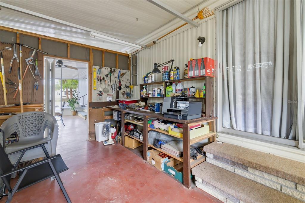 5619 Bayshore Road, Unit 423 Palmetto, FL 34221 - Photo 34 of 55 a room with musical instruments