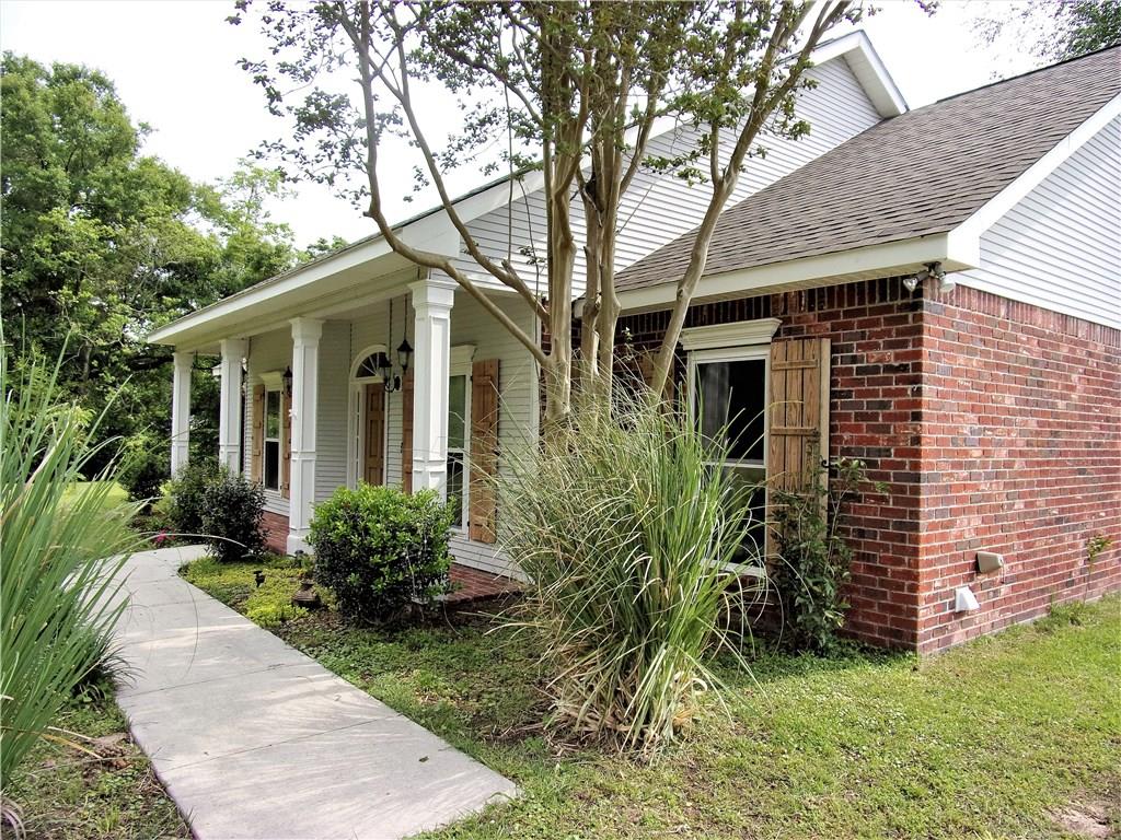 437 Galatas Road Madisonville, LA 70447 - Photo 2 of 38 Gallery Image 2