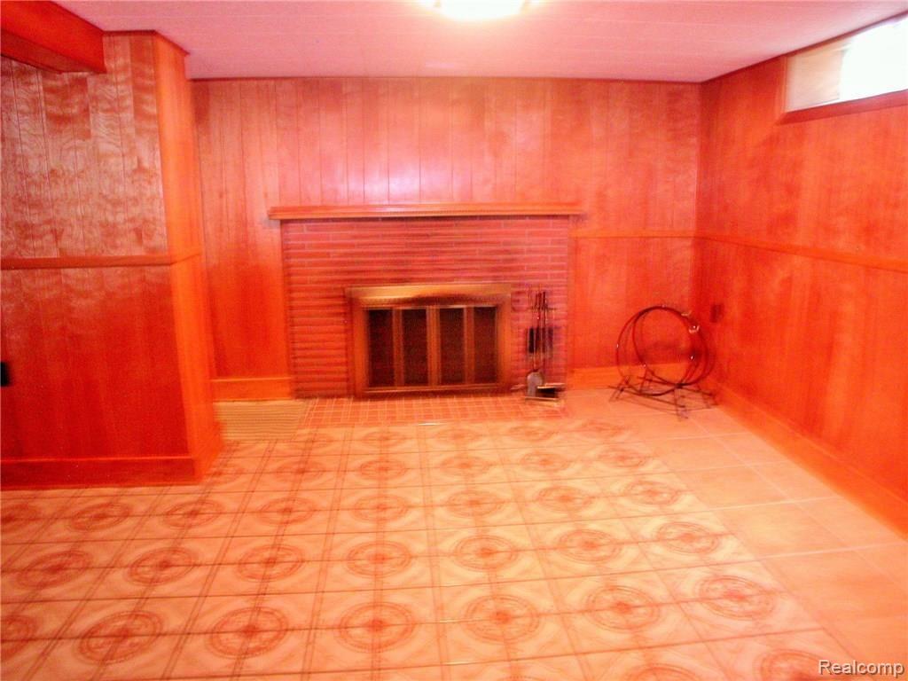 9241 Reeck Road Allen Park, MI 48101 - Photo 10 of 17 DSCN4326.JPG