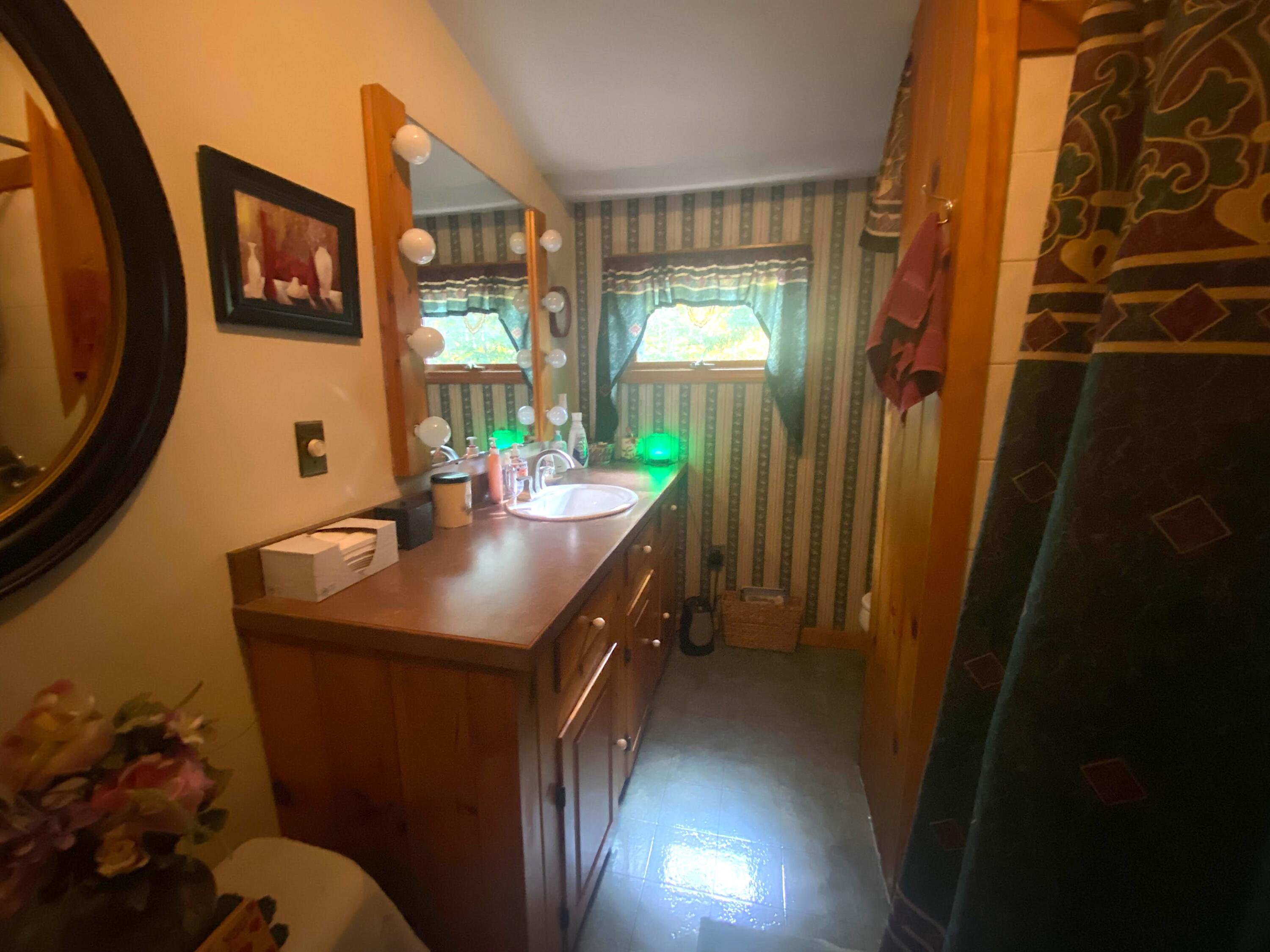 41 Haskell Avenue Raymond, ME 04071 - Photo 38 of 50 2nd Bathroom