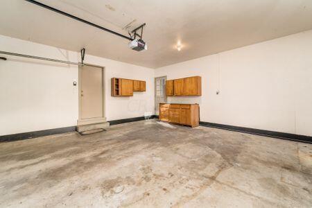 1518 Fishinger Road Columbus, OH 43221 - Photo 38 of 41 garage