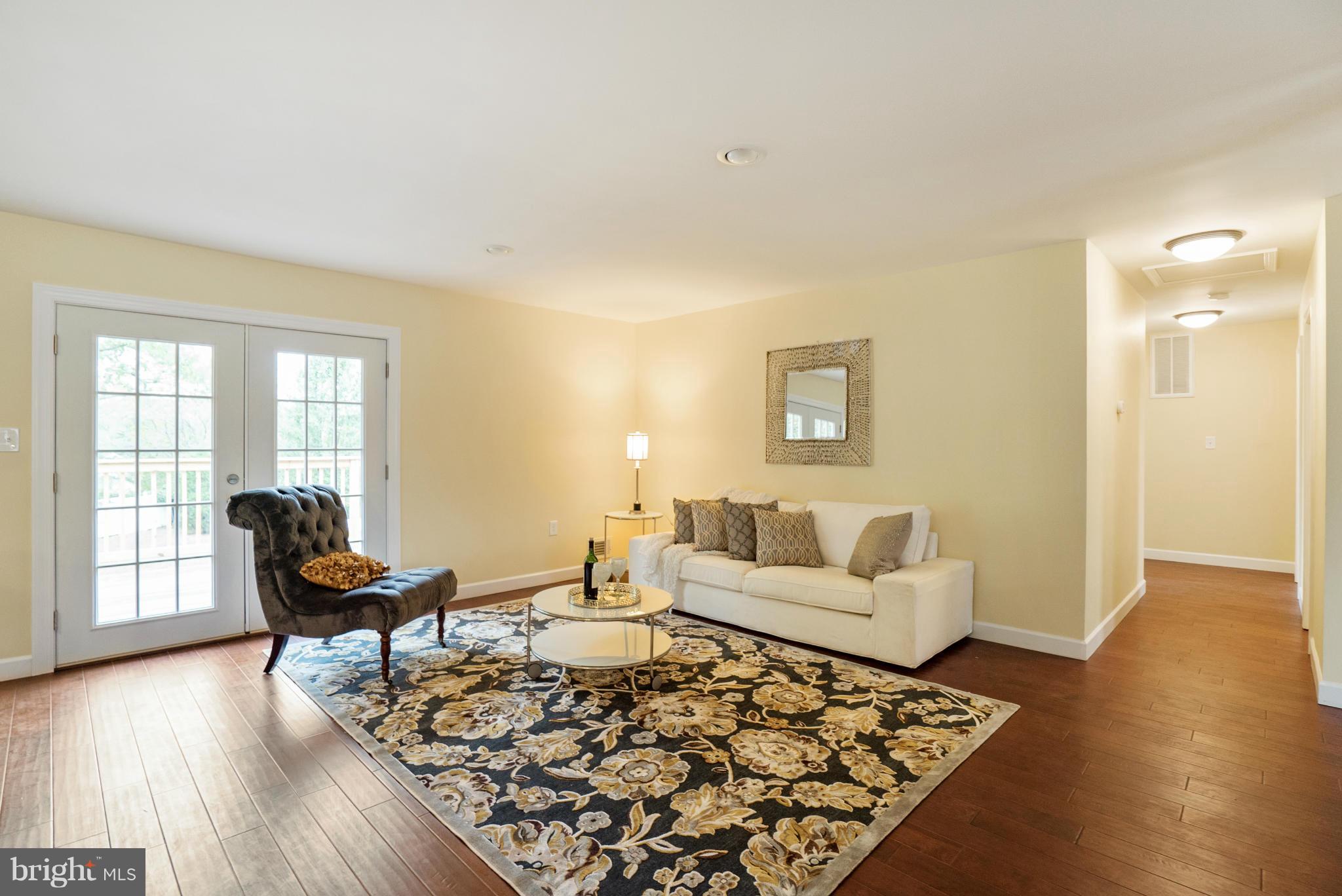 10105 Thrift Road Clinton, MD 20735 - Photo 7 of 24 Living Room