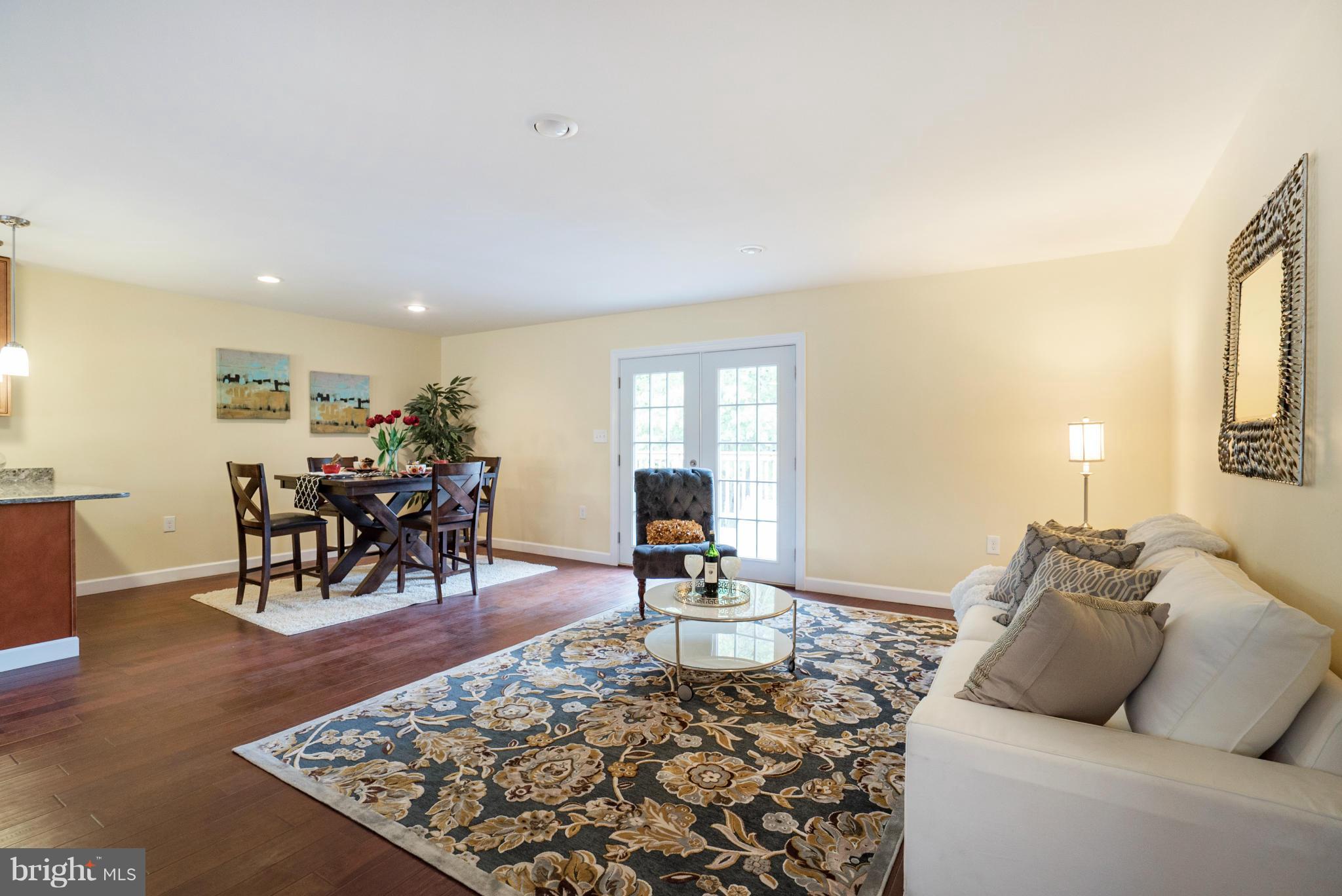 10105 Thrift Road Clinton, MD 20735 - Photo 8 of 24 Living Room