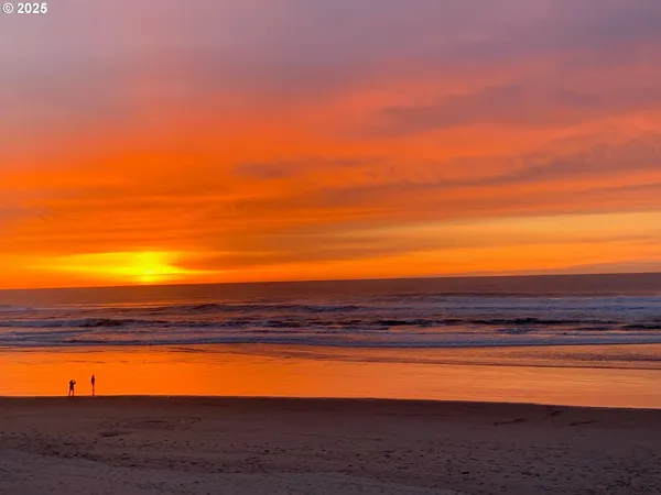 $349,900 | 4009 Southeast Highway 101, Unit 923, Lincoln City, OR 97367