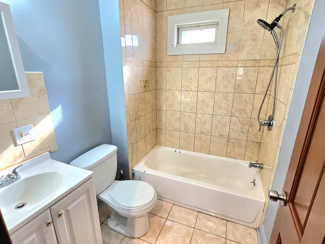a bath room with a sink and a bath tub