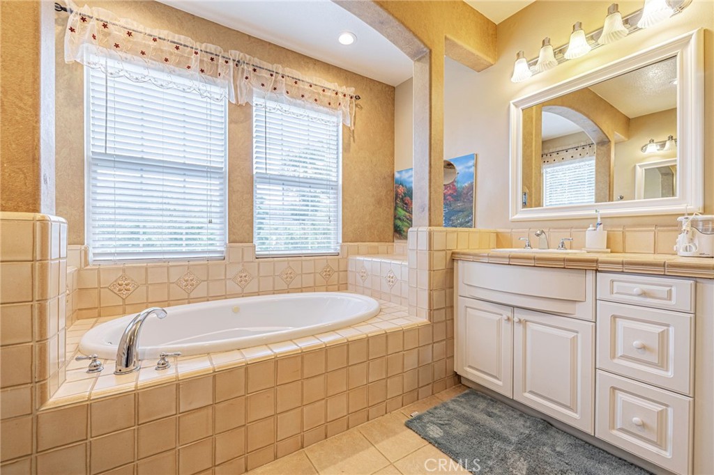 574 Oak Tree Court Simi Valley, CA 93065 - Photo 37 of 48 a spacious bathroom with a tub sink and mirror