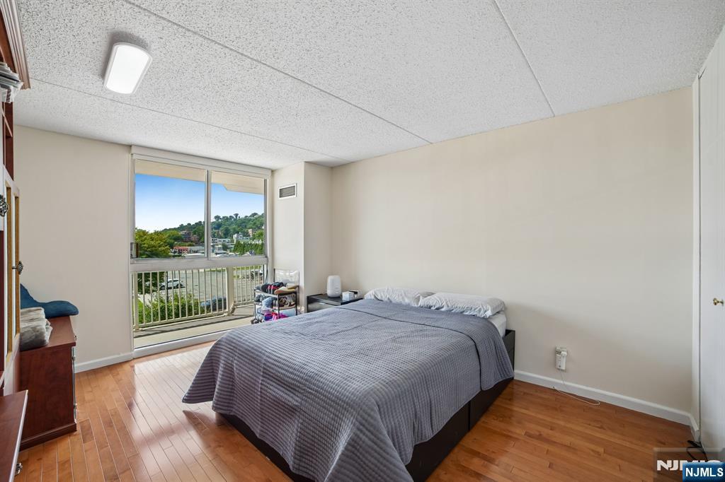 1055 River Road, Unit 312 Edgewater, NJ 07020 - Photo 21 of 47 Gallery Image 21