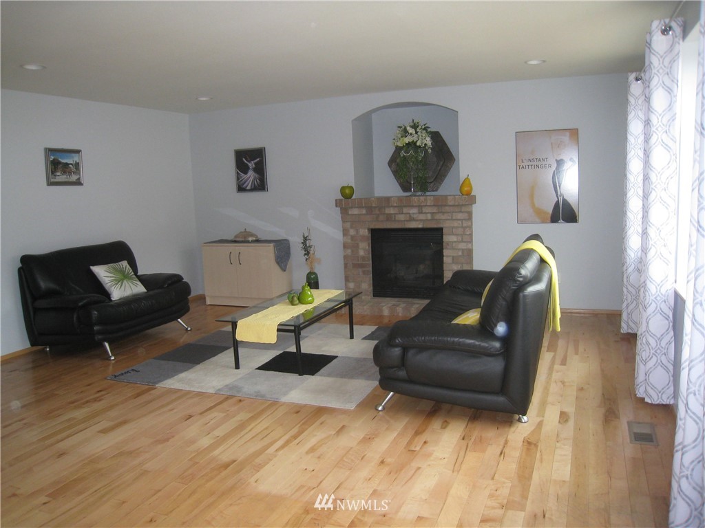 19910 101st Avenue Southeast Renton, WA 98055 - Photo 2 of 25 Gallery Image 2
