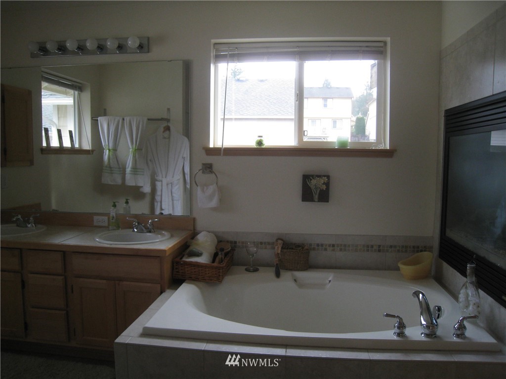 19910 101st Avenue Southeast Renton, WA 98055 - Photo 16 of 25 Gallery Image 16