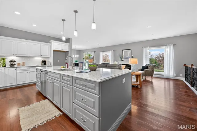 $625,000 | 4915 Butler Hill Road, St. Louis, MO 63128