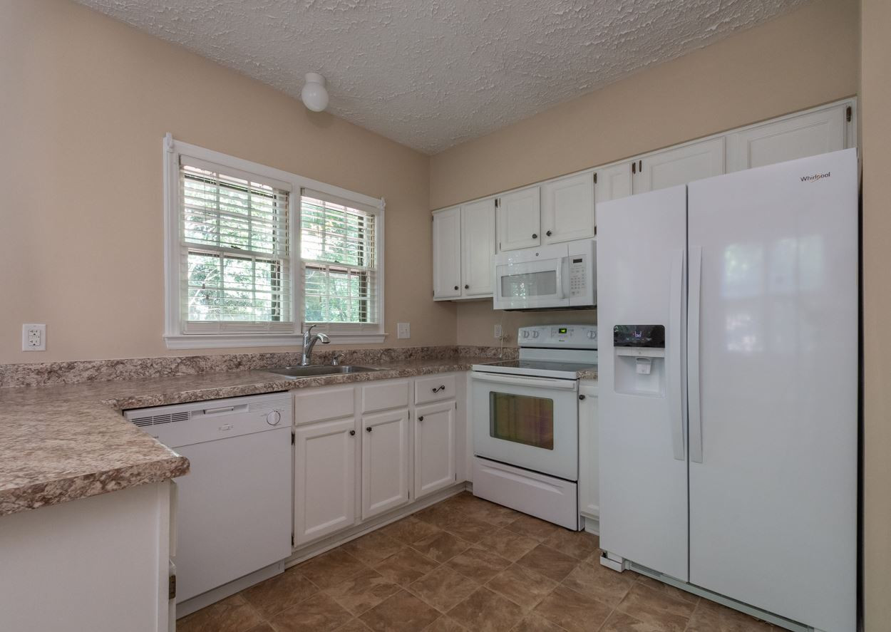 6235 Waterside Lane Raleigh, NC 27613 - Photo 6 of 17 Photo 6