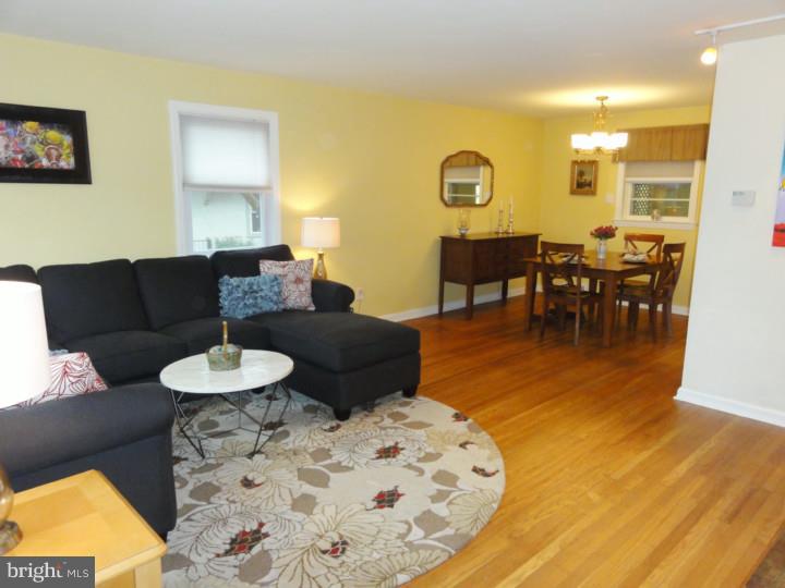 112 Rockland Road Havertown, PA 19083 - Photo 4 of 25 Living Room