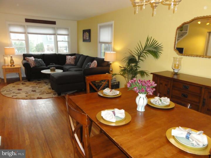 112 Rockland Road Havertown, PA 19083 - Photo 5 of 25 Living Room
