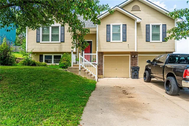$303,000 | 1214 Southwest Windcrest Court, Grain Valley, MO 64029