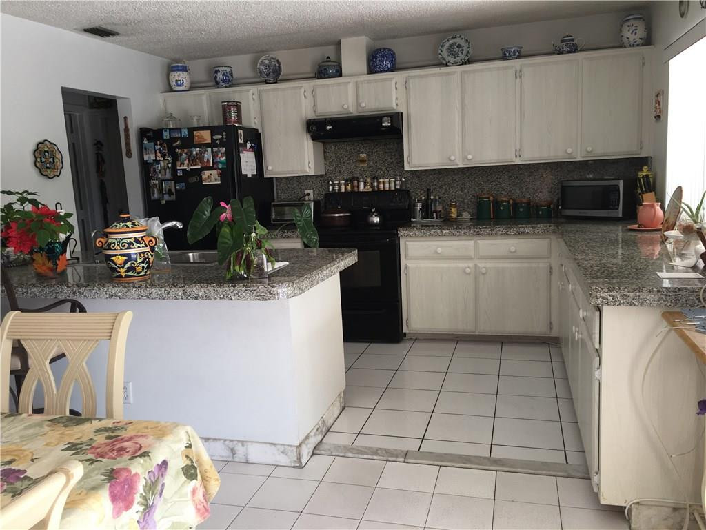 6366 Woodbury Road Boca Raton, FL 33433 - Photo 3 of 18 kitchen