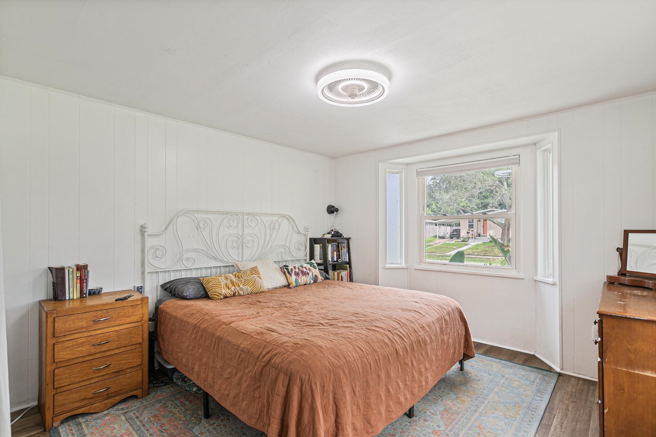 963 Catalina Road St. Augustine, FL 32086 - Photo 28 of 59 a bedroom with a bed and a window