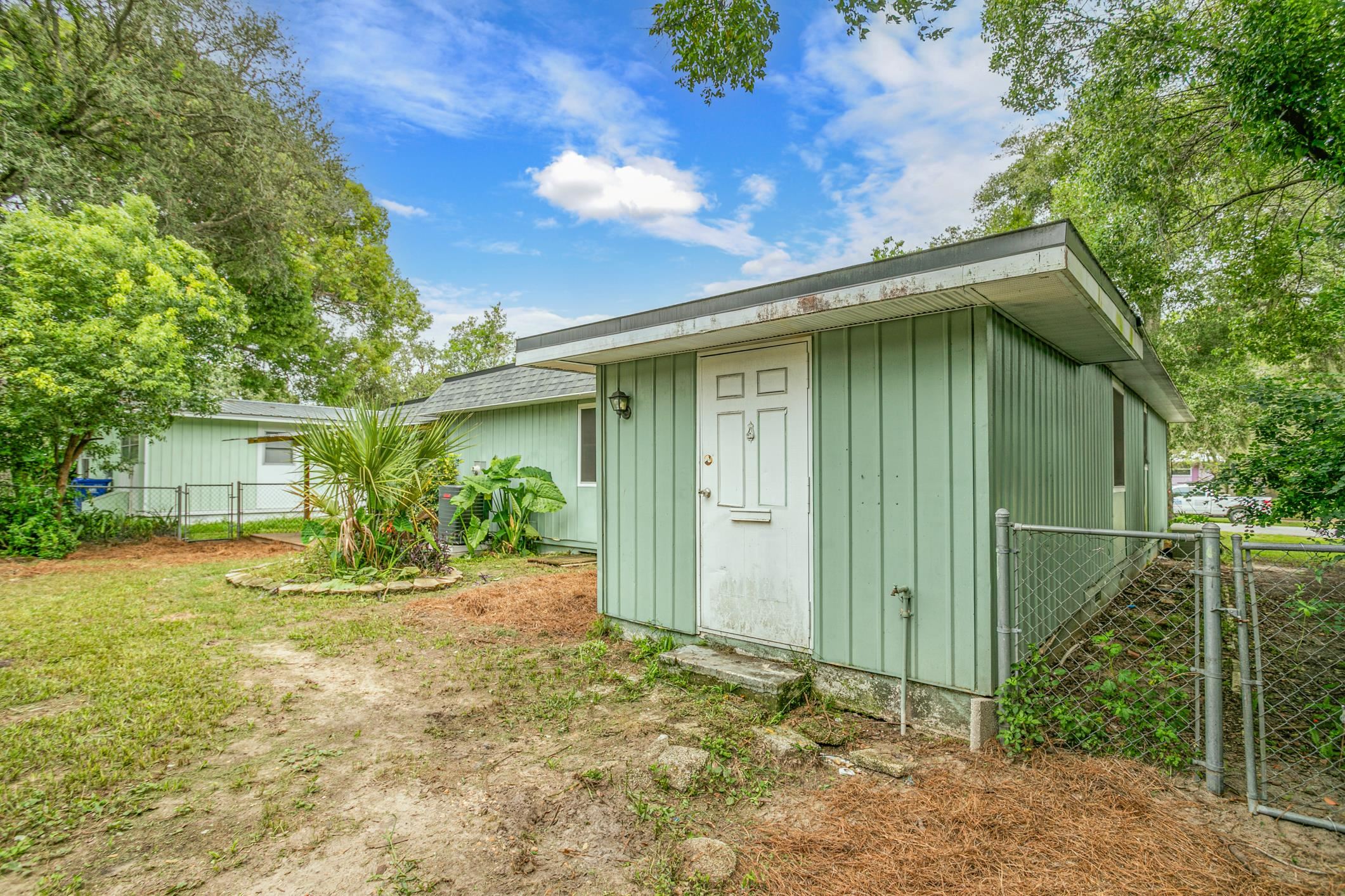 963 Catalina Road St. Augustine, FL 32086 - Photo 33 of 59 a backyard of a house with plants and tree
