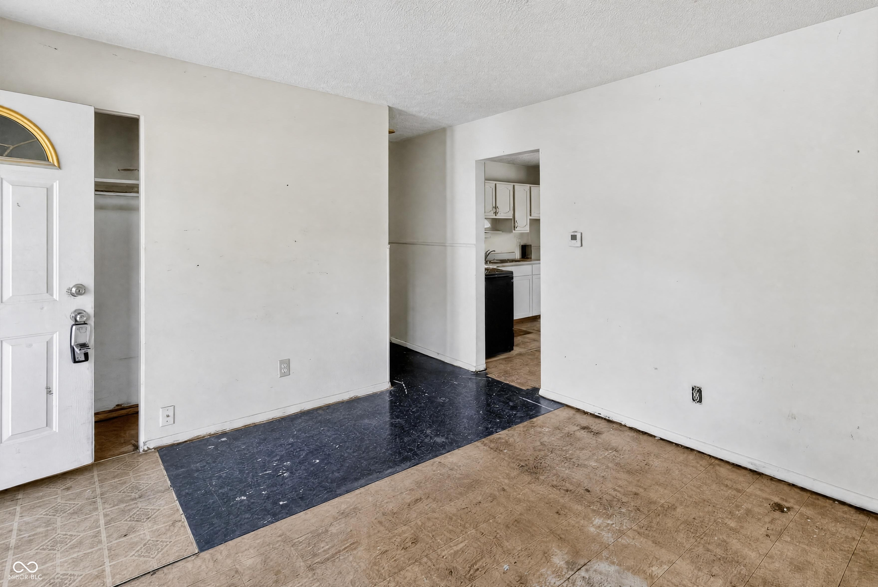 8538 Montery Road Indianapolis, IN 46226 - Photo 4 of 27