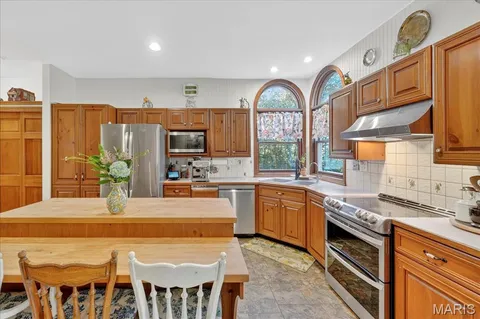 $639,900 | 5600 Forest Drive, Hillsboro, MO 63050