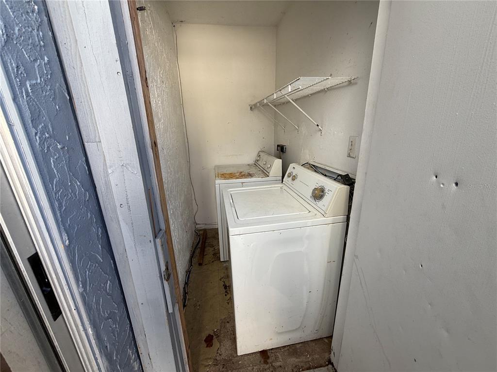 5120 East Temple Heights Road, Unit D Tampa, FL 33617 - Photo 11 of 14 a utility room with dryer and washer