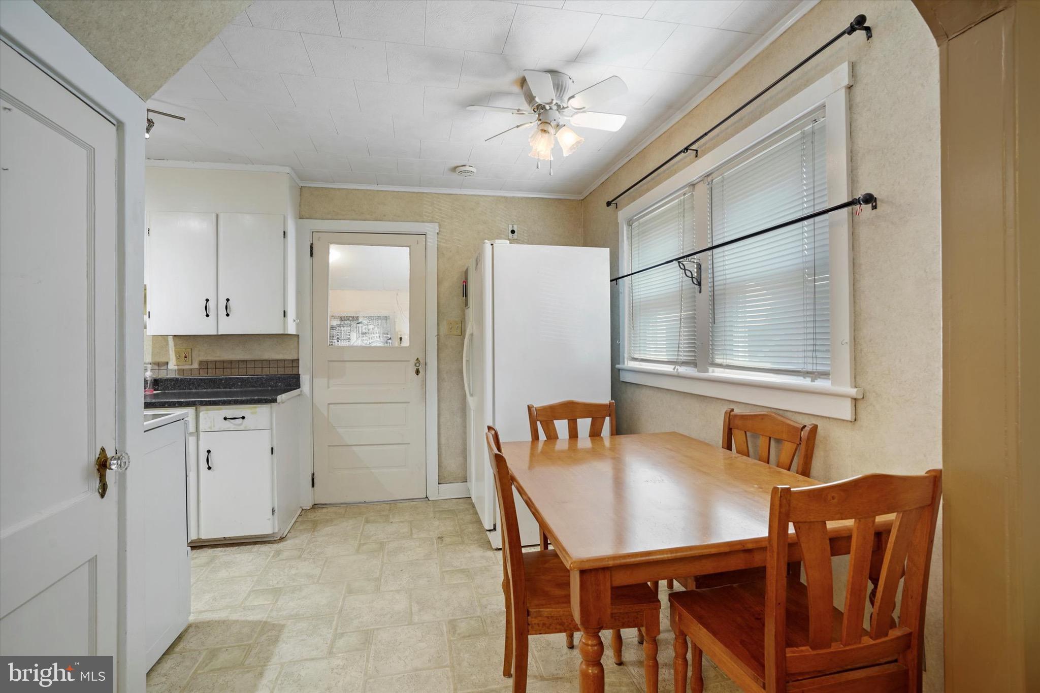 337 Kindts Corner Road Leesport, PA 19533 - Photo 8 of 26 Dining Area