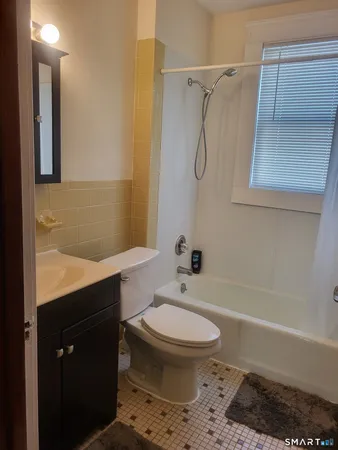 $1,550 | 165 Center Street, Unit 3, West Haven, CT 06516