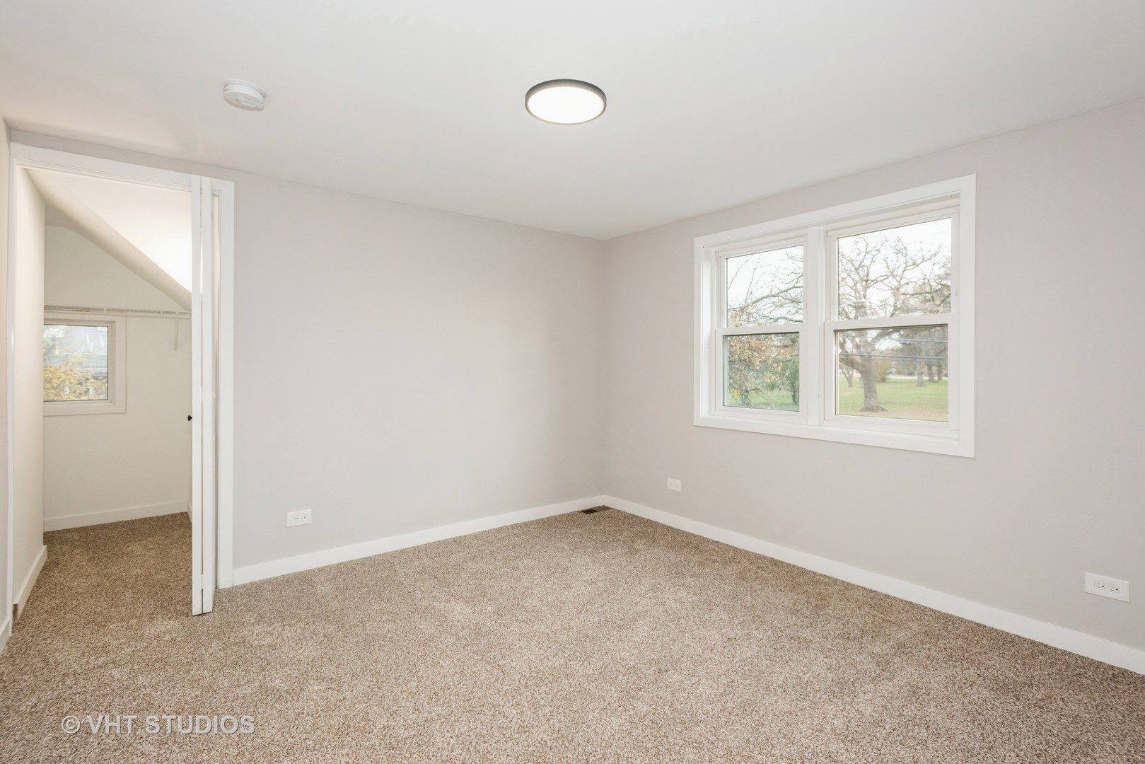 381 Sullivan Road North Aurora, IL 60542 - Photo 17 of 29 an empty room with windows and closet