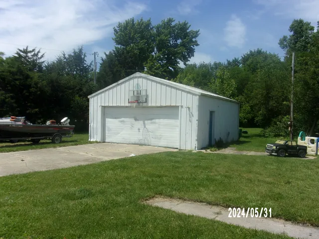 $180,000 | 1898 County Road 1850 North, Watseka, IL 60970