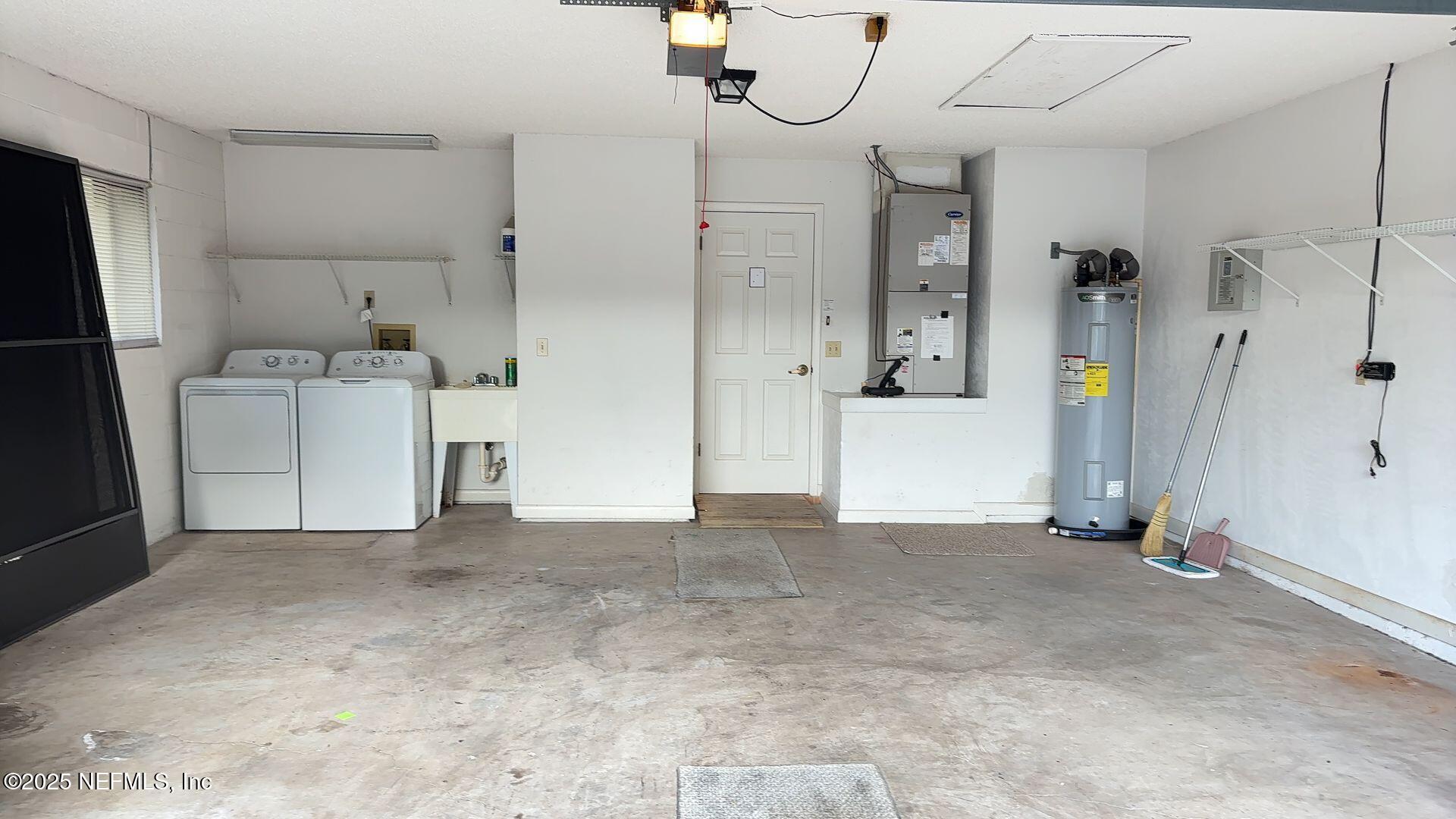 18 Warren Place Palm Coast, FL 32164 - Photo 21 of 26 garage-laundry