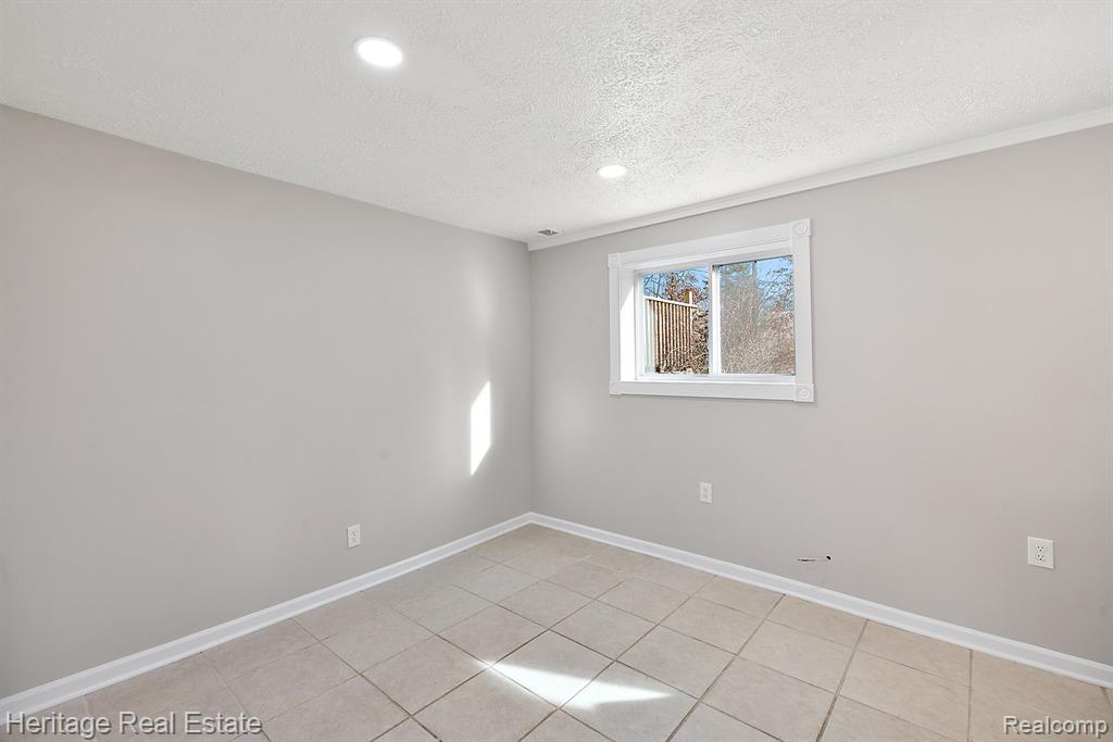 575 Coats Road Lake Orion, MI 48362 - Photo 27 of 54