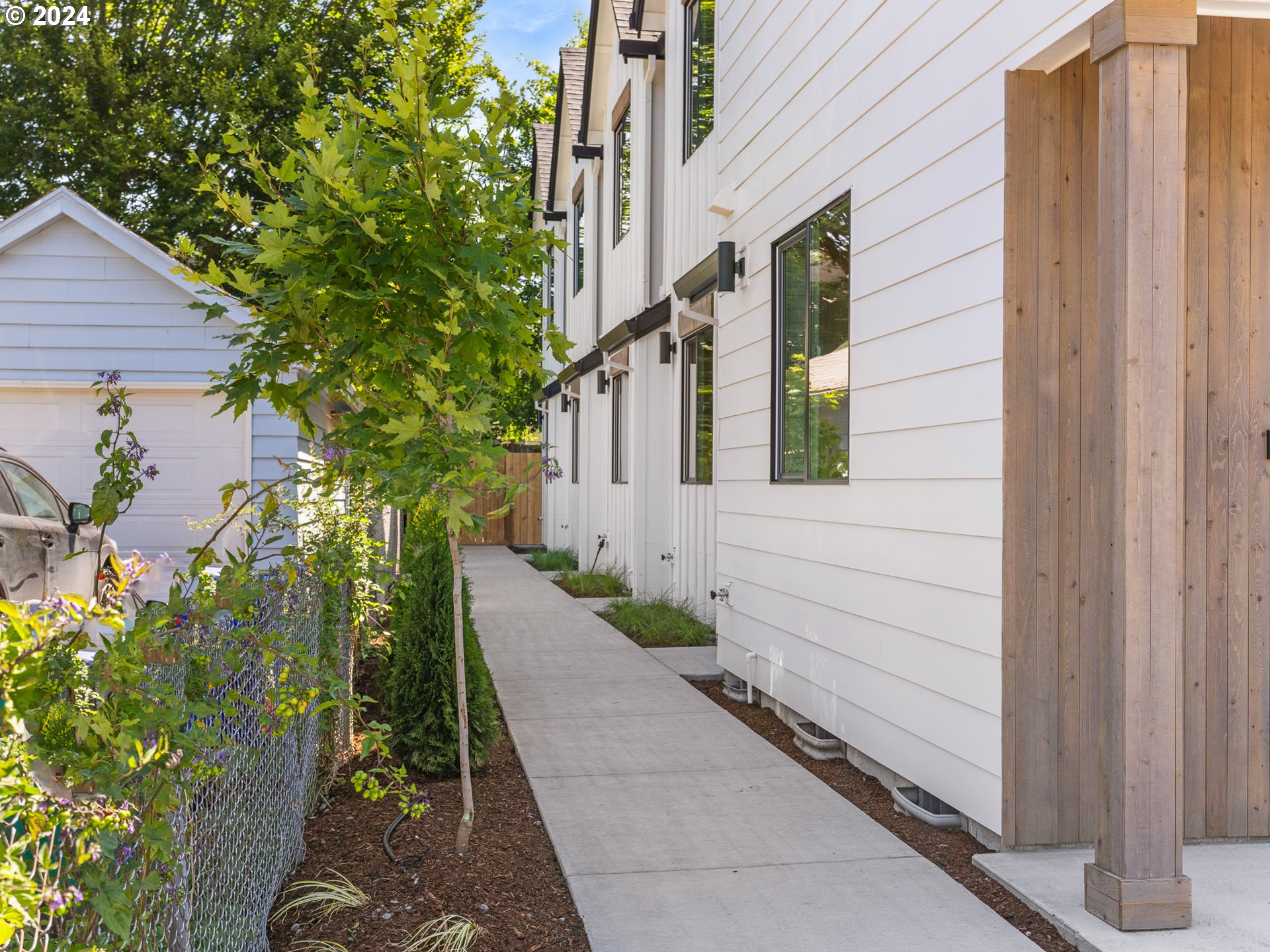 4264 Southeast 37th Avenue, Unit 4 Portland, OR 97202 - Photo 2 of 19
