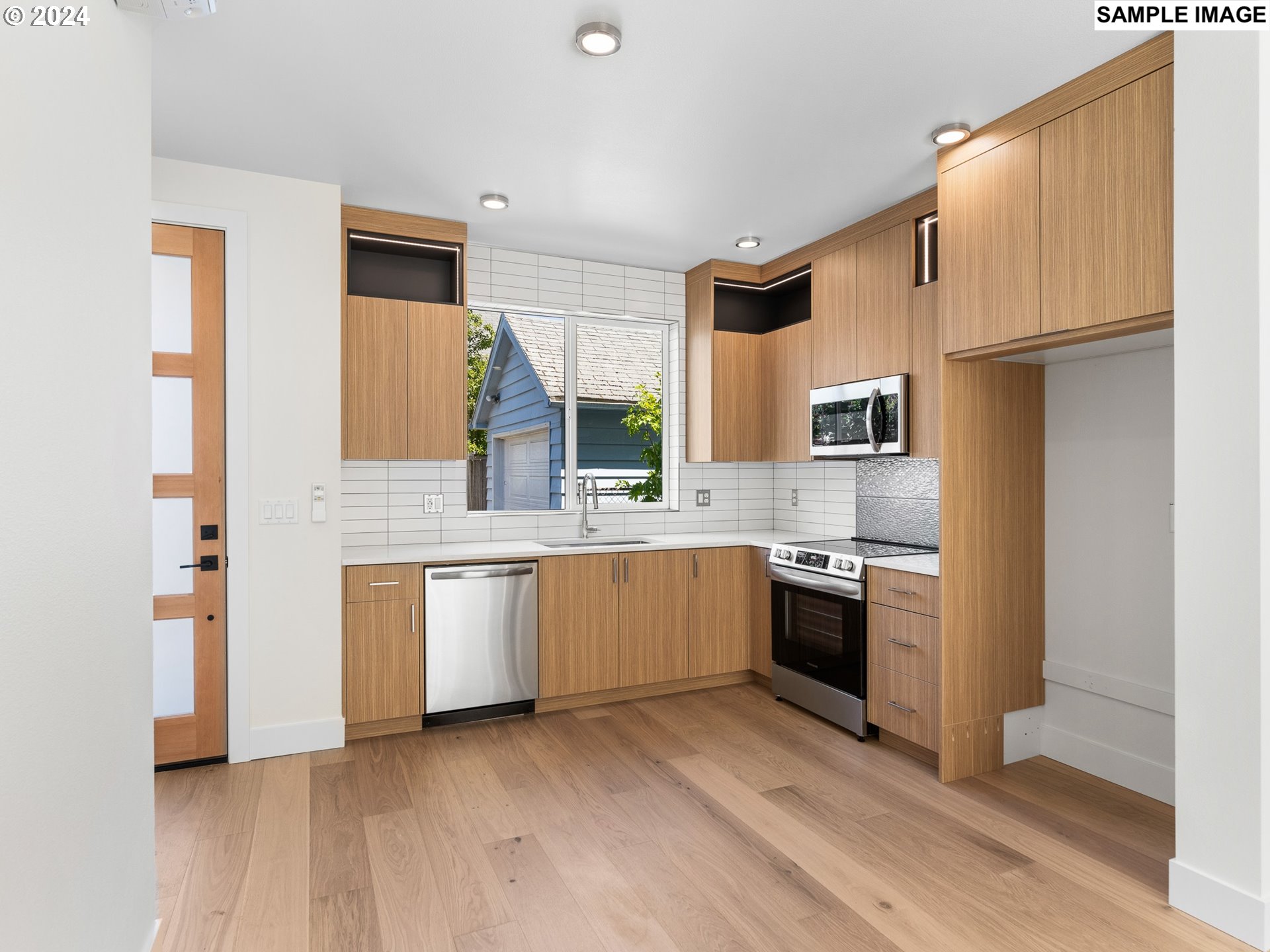 4264 Southeast 37th Avenue, Unit 4 Portland, OR 97202 - Photo 4 of 19
