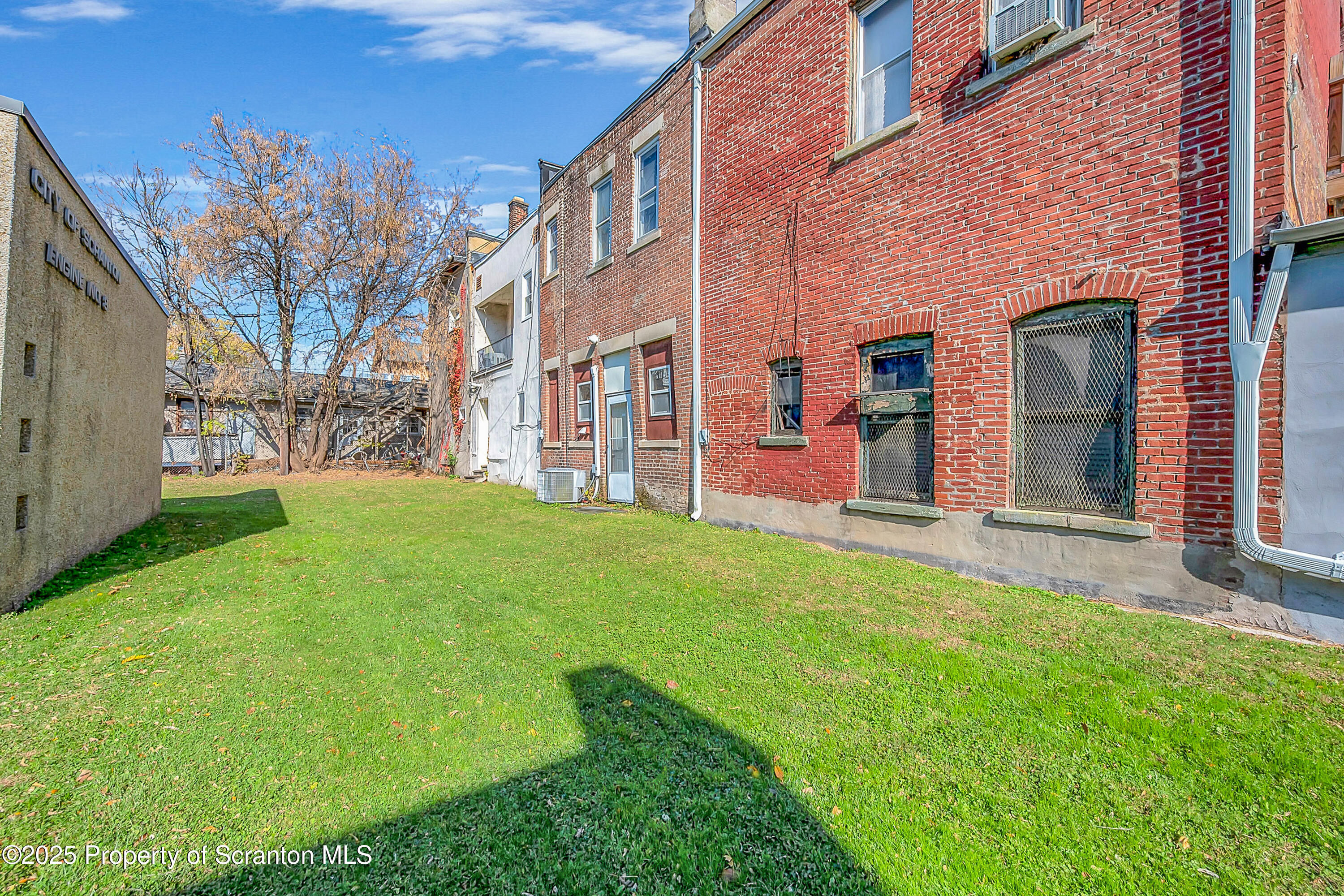 213 West Market Street Scranton, PA 18508 - Photo 4 of 7 a view of a back yard of the house