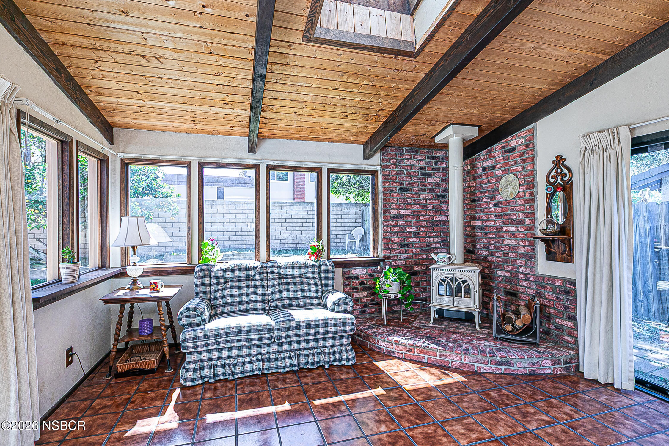 4447 Falcon Drive Lompoc, CA 93436 - Photo 11 of 25 a living room with furniture