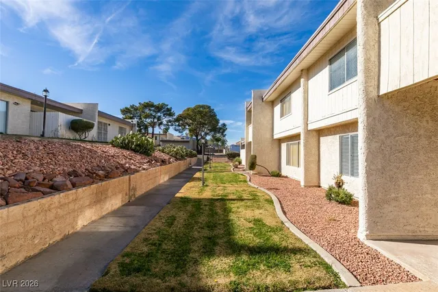 $1,600 | 764 Lawrence Drive, Henderson, NV 89015