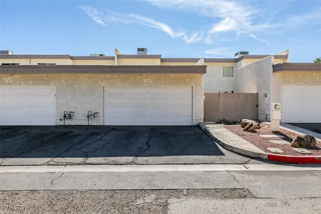 $1,600 | 764 Lawrence Drive, Henderson, NV 89015