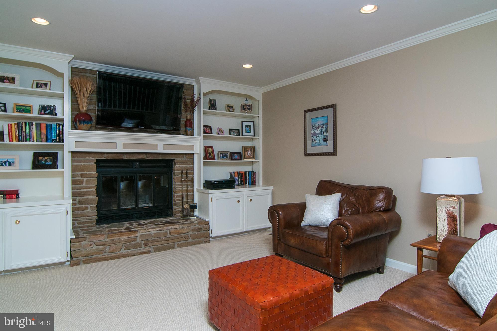 404 Riding Ridge Road Annapolis, MD 21403 - Photo 12 of 30 Family Room w/Custom Built-Ins