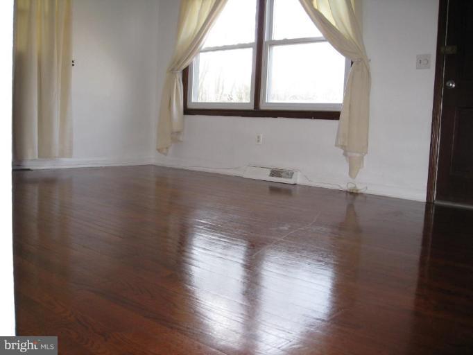 16214 Waterloo Road Amissville, VA 20106 - Photo 15 of 23 Living Room