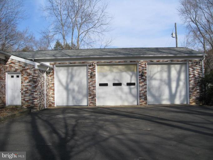 16214 Waterloo Road Amissville, VA 20106 - Photo 7 of 23 Garage 1