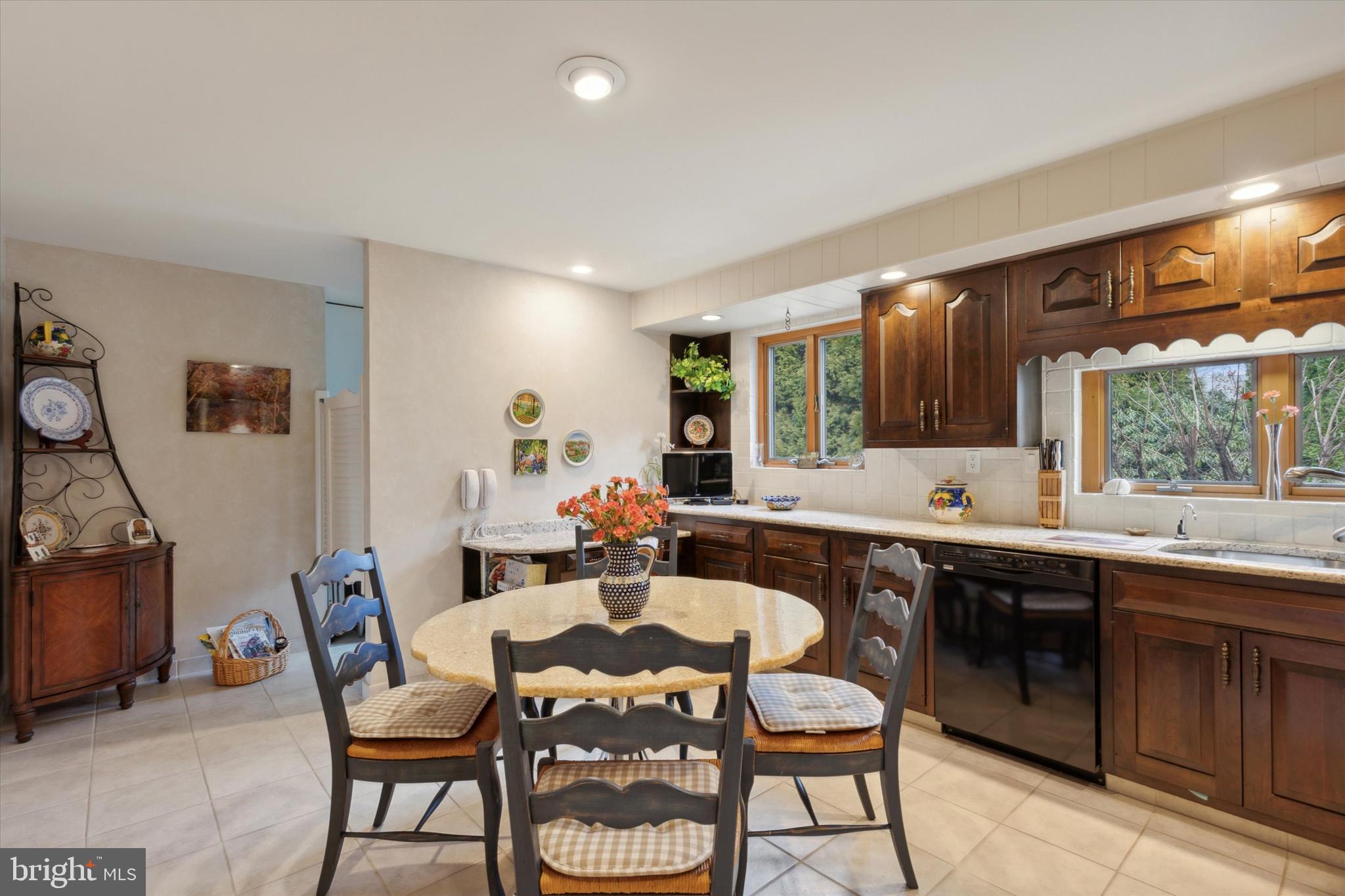 333 Emerson Road Huntingdon Valley, PA 19006 - Photo 4 of 40 Kitchen