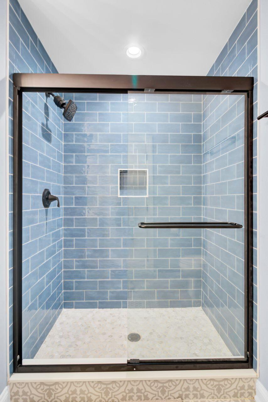 5717 Chaplins Landing Road Hollywood, SC 29449 - Photo 26 of 46 Primary Bath